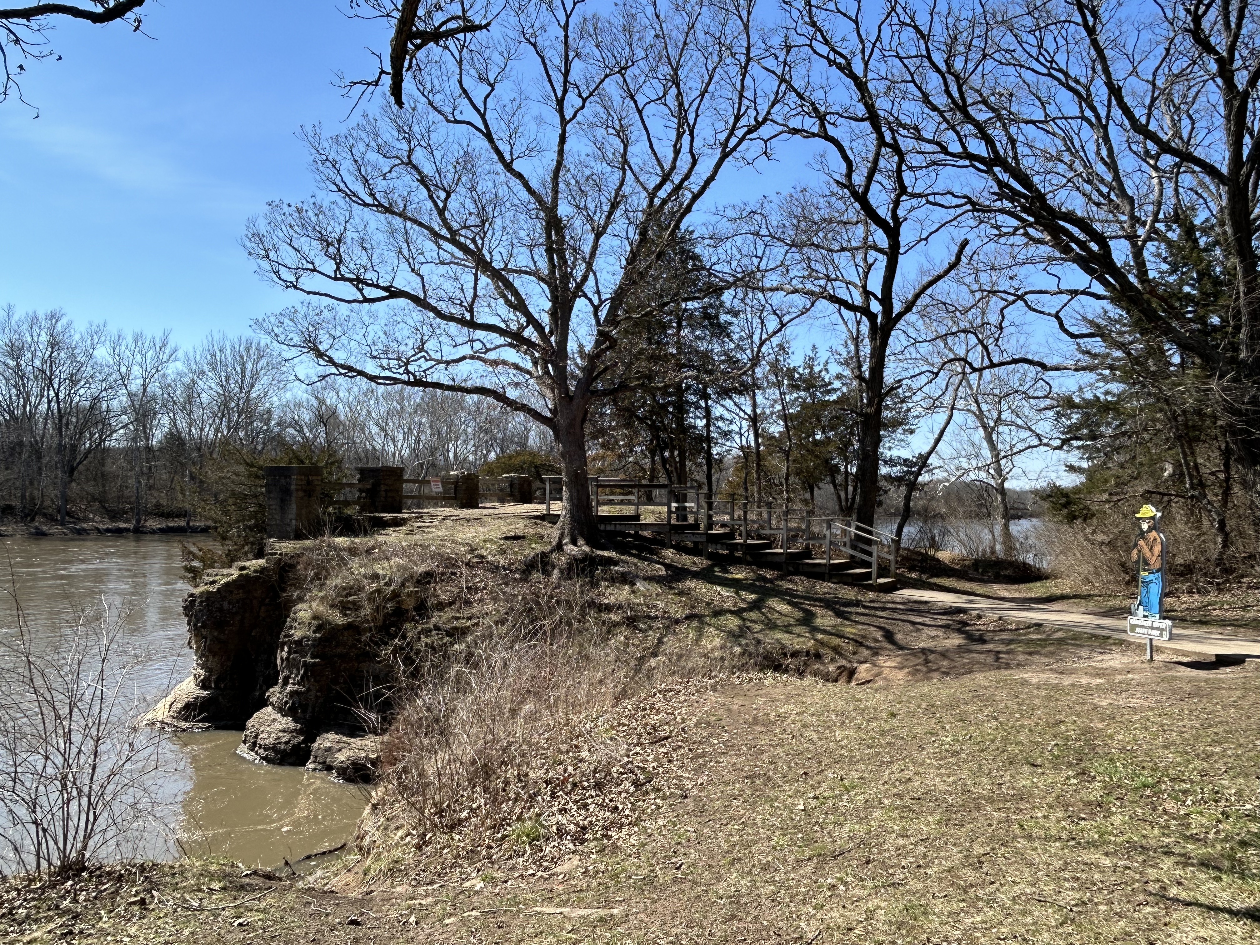 Beautiful lookout spot at the Kankakee River.